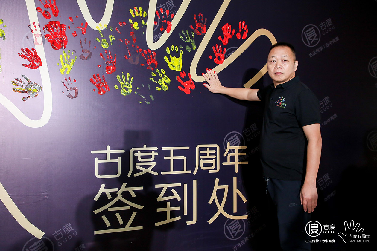 蓝狮娱乐 19d78